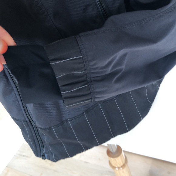Lululemon Women's Running/Hiking Jacket Black 6 - Picture 6 of 16